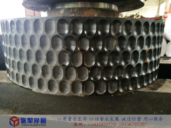 ����C݁��